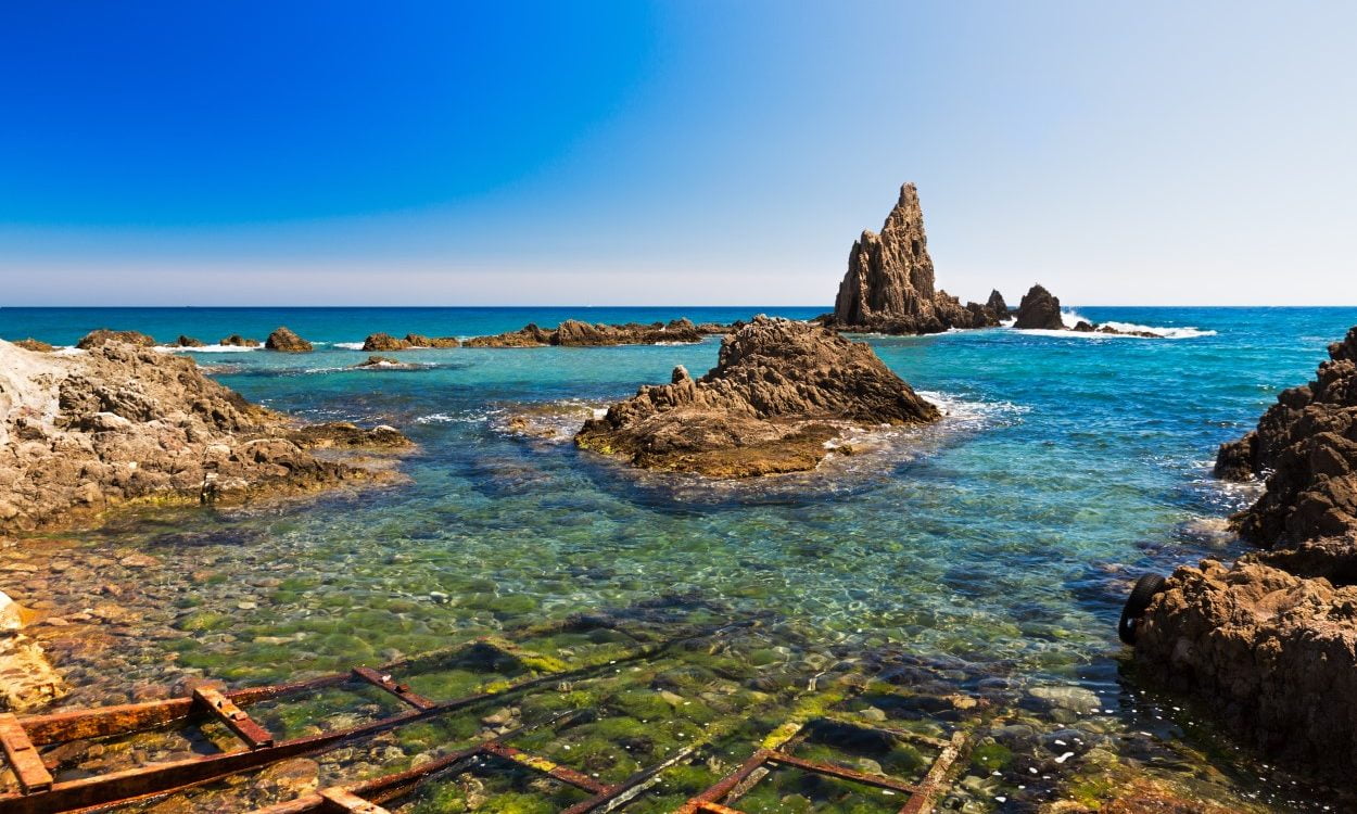 Descubre la belleza natural de la Playa Dulce de Orellana – Tu destino de ensueño en España