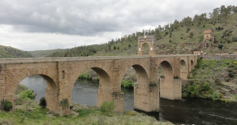 Descubre la historia del impresionante Puente Romano de Alcántara